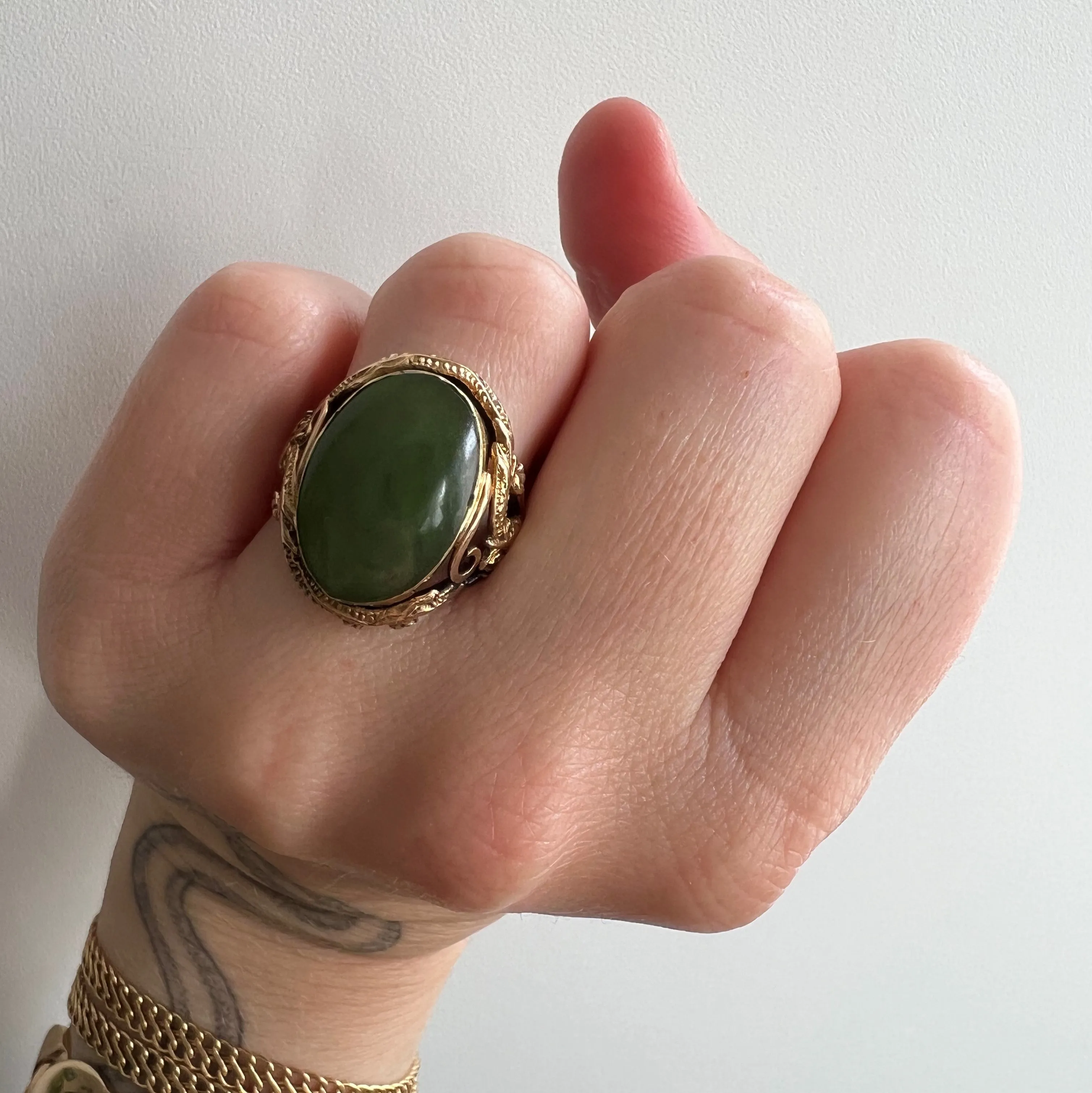 V I N T A G E // hidden dragon / 10k and jade ring / size 4